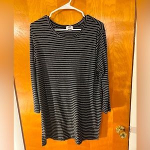 Basic Old Navy women’s long sleeve in size XL.